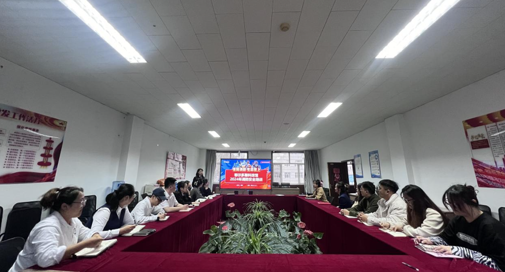 “全民消防生命至上”——科技馆举办消防安全知识培训